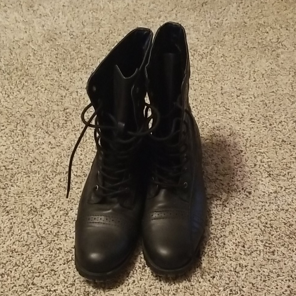 2/$30 Ultra cute quilted combat boot!